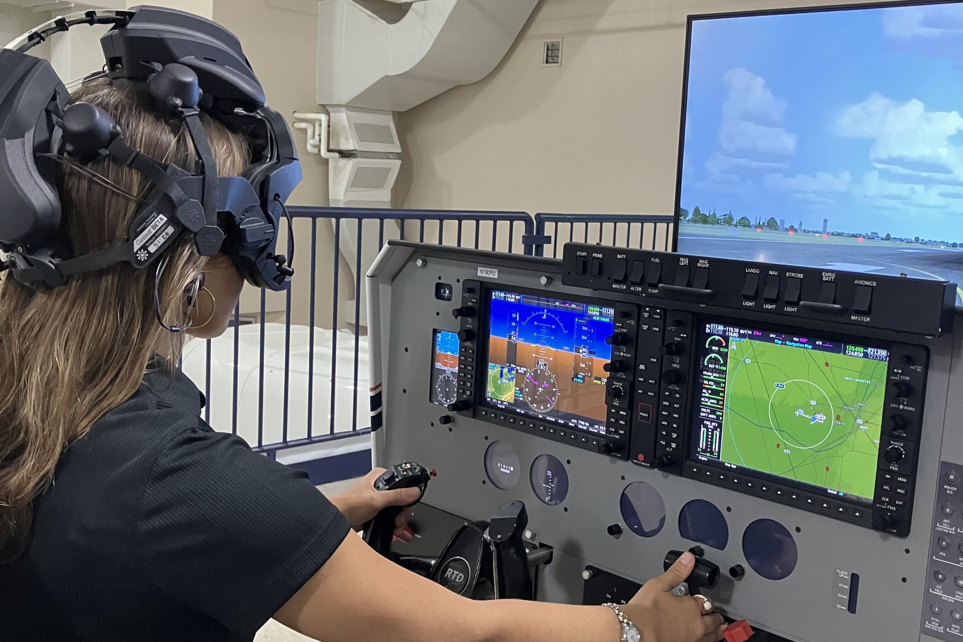 The planned scenario in the simulator (pictured) includes routine flight portions and periods where demands on the pilot increase. (Photo credit: Eric Savage)