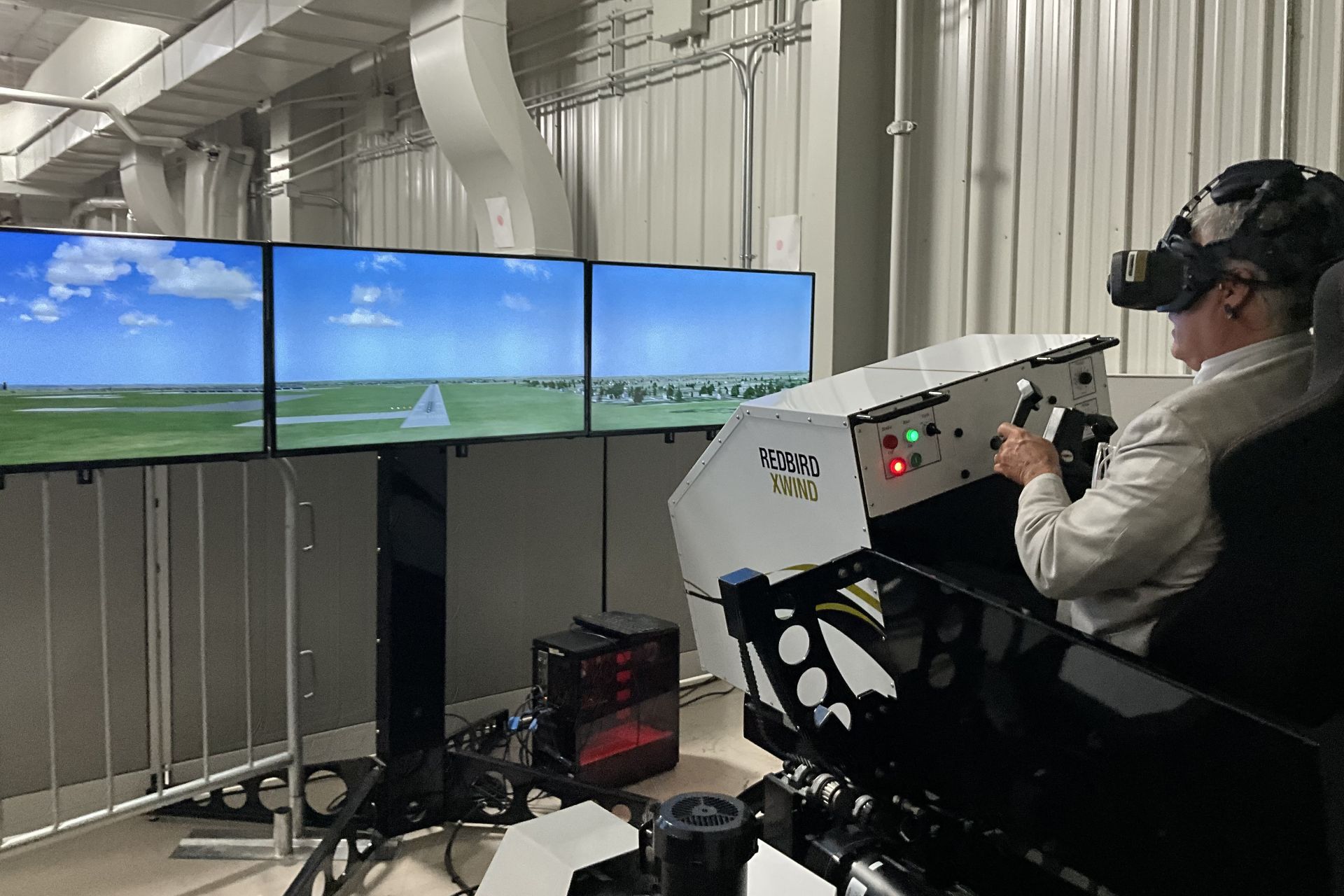 The planned scenario in the simulator (pictured) includes routine flight portions and periods where demands on the pilot increase. (Photo credit: Eric Savage)