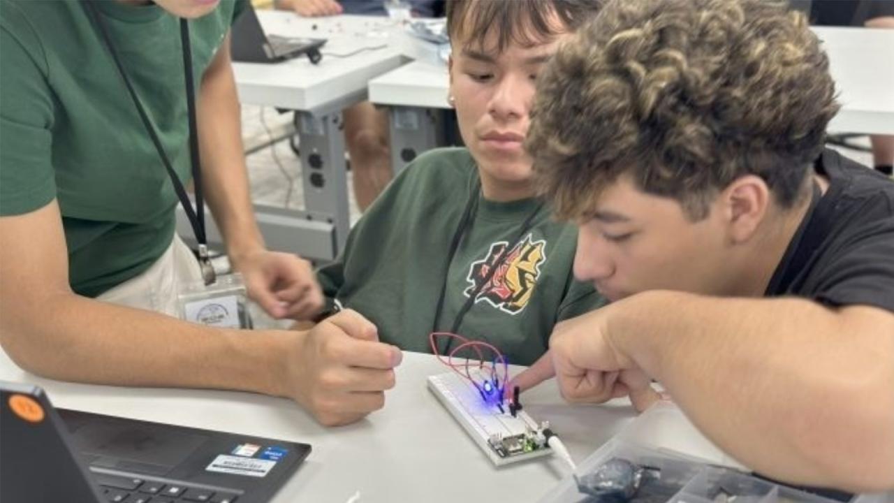 (Photo credit: Indiana Uplands Microelectronics Academy)