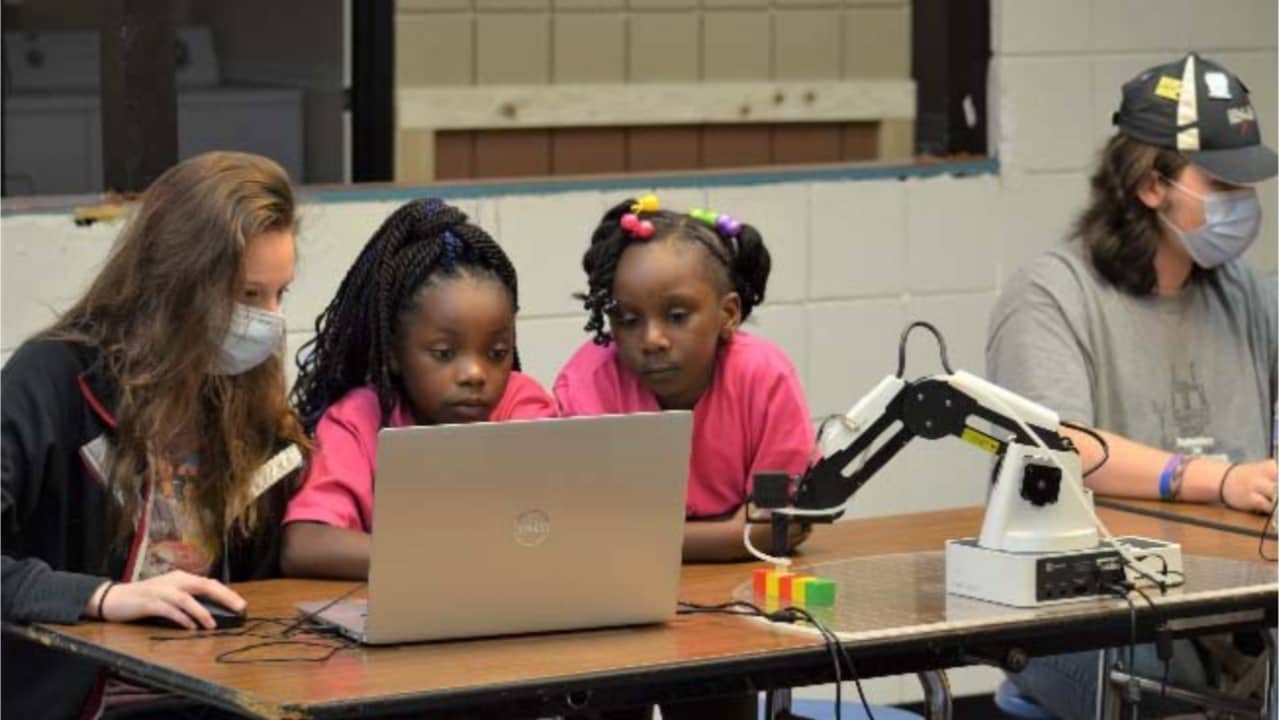  Students program the DOBOT Magician Lite, a multi-functional lightweight intelligent robotic arm, to learn how artificial intelligence and mechanics work.