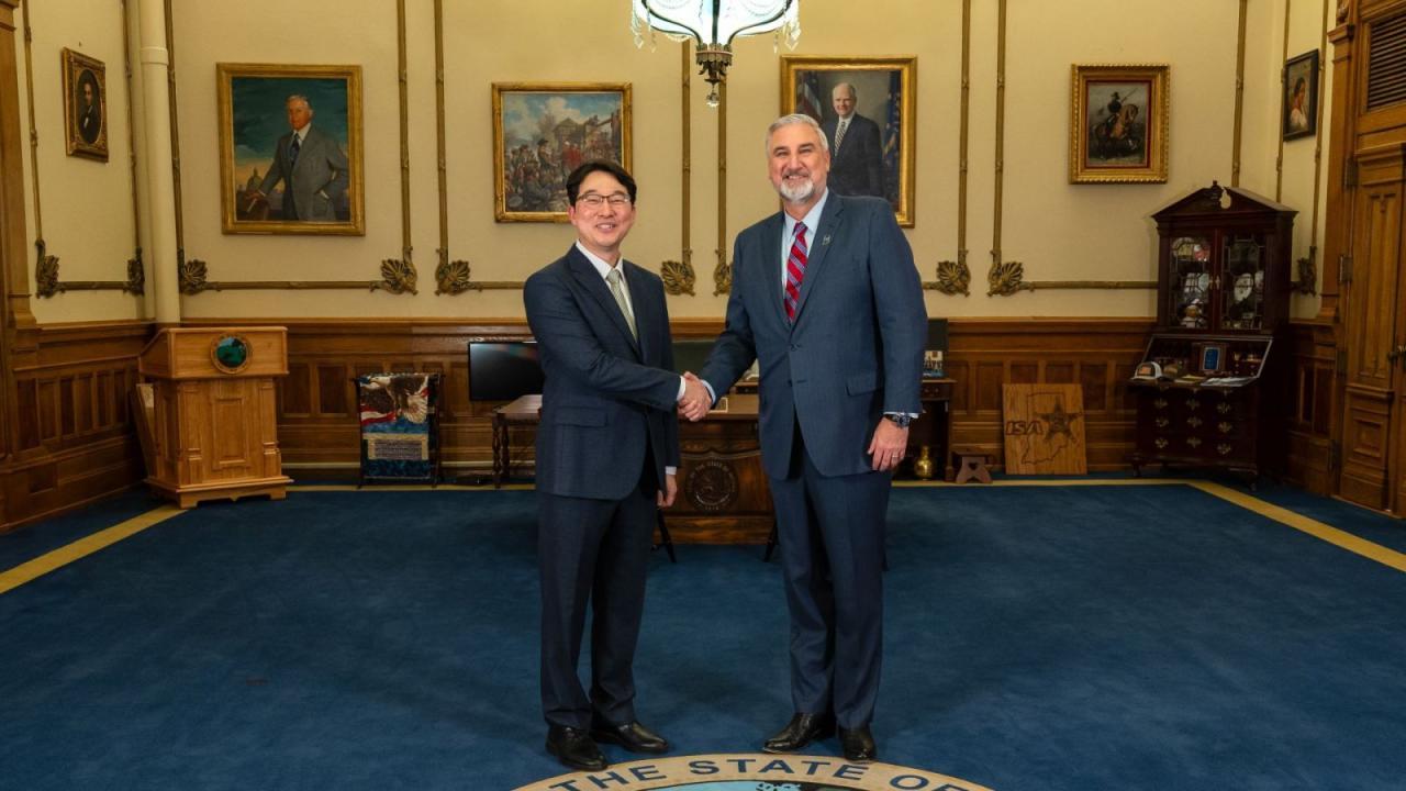 Gov. Holcomb with StarPlus Energy CEO Yun Jae Kim after Holcomb's final State of the State Address Jan. 9, 2024, in the Governor's Office. (Public domain)